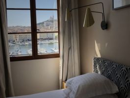 family accommodation marseille Hôtel Écologique BelleVue Marseille