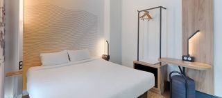 offre un emploi de serveur avec hebergement marseille B&B HOTEL